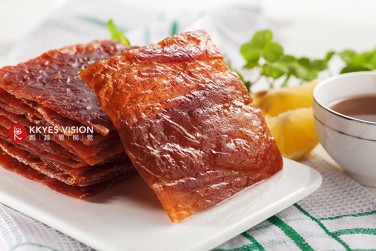 光影之间的味觉诱惑 肉脯、肉片与肉干的静物商业摄影美学